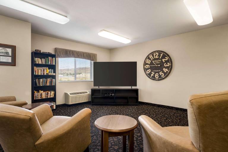 Baymont By Wyndham Rawlins — photo 3