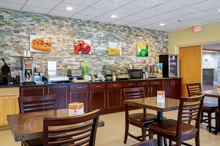 Quality Inn & Suites Robbinsville — photo 4