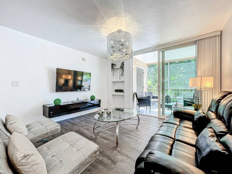 Children-friendly condo with private pool & patio | Pets are welcome — photo 3