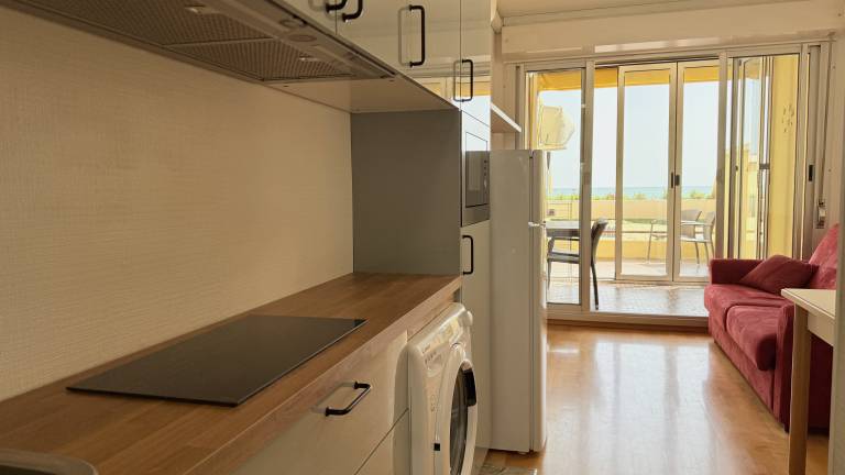 Apartment with patio — photo 5