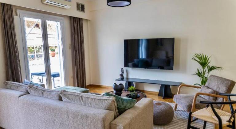 Fully equipped rental apartment with terrace | Next to Acropolis Museum | Perfect for remote work | Pets allowed in Athens