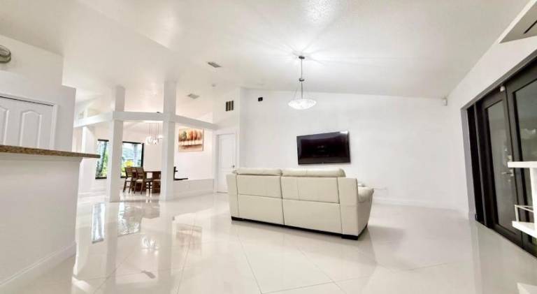 Nice house with pool | Pets allowed — photo 4