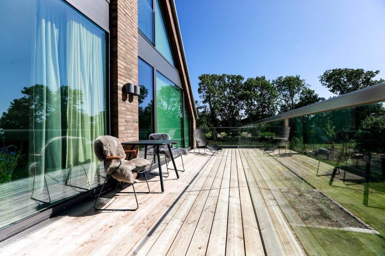 Child-friendly vacation home with terrace, BBQ & yard | Pets allowed — photo 2