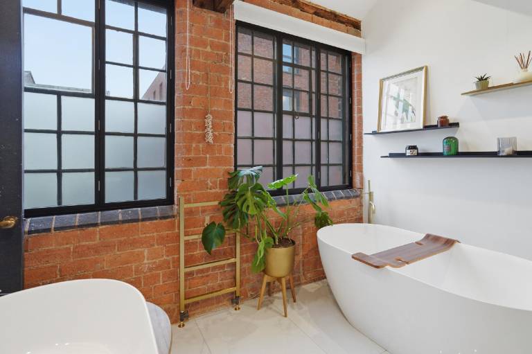 City Penthouse 3 floors Super King Soaking Tub — photo 3