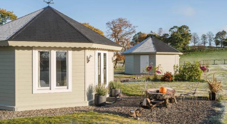 Lodge with BBQ & yard — photo 3