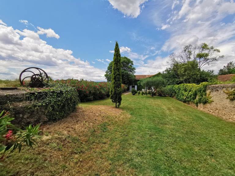 Lovely gite with yard, barbeque & patio | Pets are welcome — photo 2