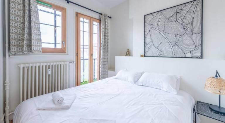 Pretty 2 rooms in the city center — photo 2