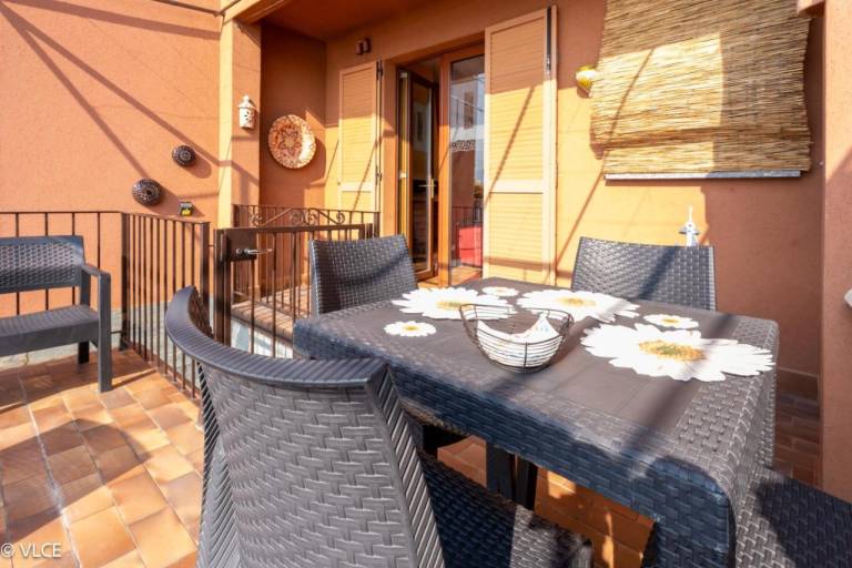 Apartment with patio | Lake view — photo 4