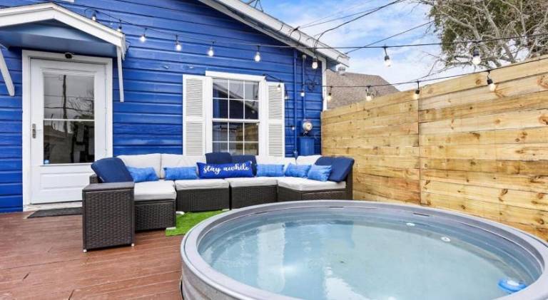 Vacation home with yard, hot tub & private pool — photo 3