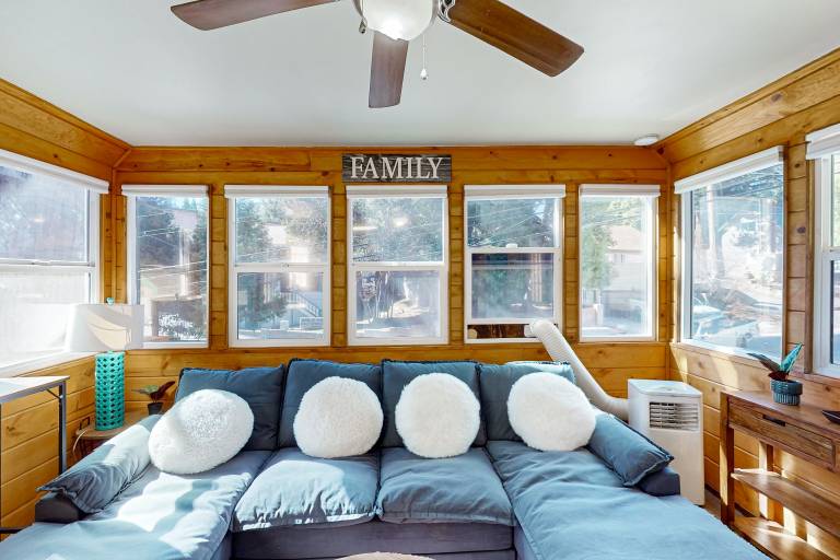 Relaxing Retreat w/ Deck, 1 Mi to Lake Arrowhead! — photo 5