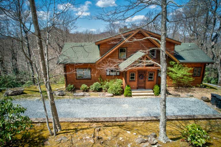 Boles Lodge - Hot Tub - Game Room - Outdoor Fireplace - Huge cabin near Blowing Rock! — photo 2