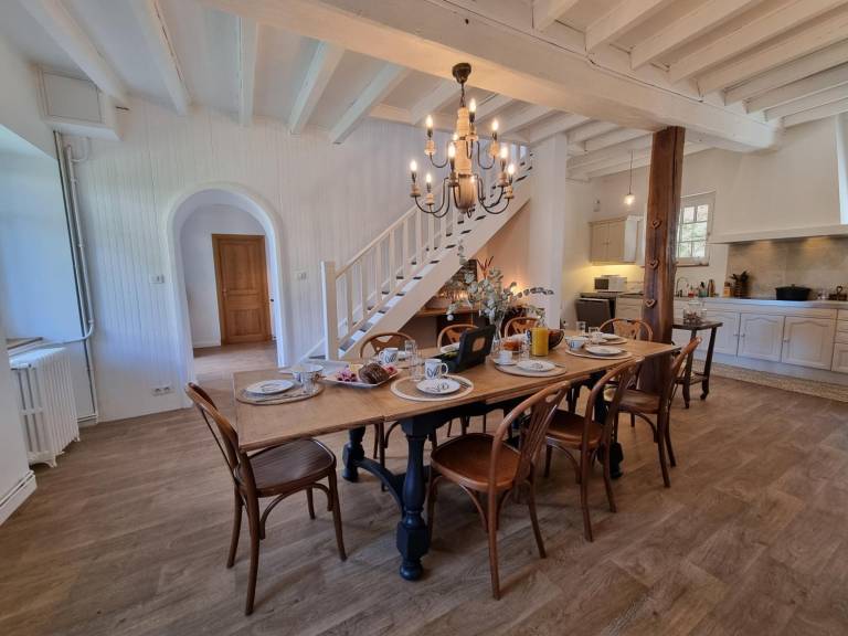Charming and Comfortable Cottage in Saint-Haon-le-Châtel, Pets Allowed — photo 3
