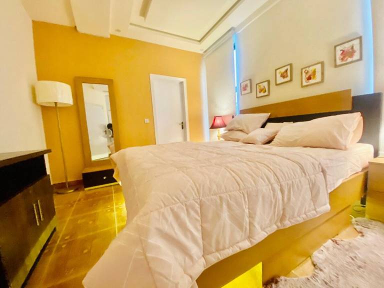 Luxurious Landing soundproof 1B Condo — photo 2