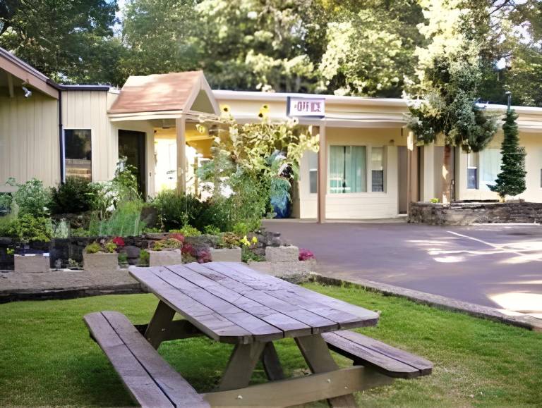 Westcliff Lodge in Hood River, OR