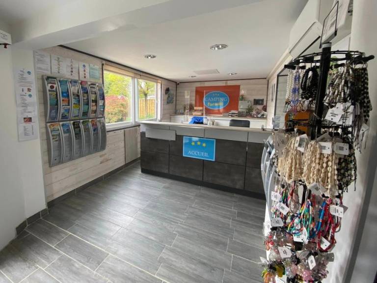 Child-friendly bungalow with patio & heated pool | Pets allowed — photo 2