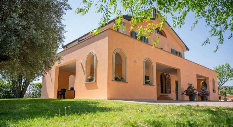 Villa Sun Kiss in Mantua