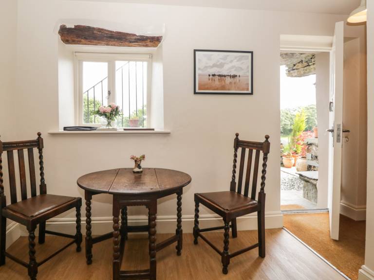 Cottage with yard — photo 5