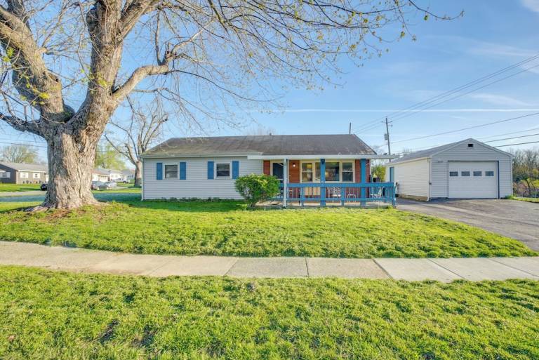 Cottage  Centerville