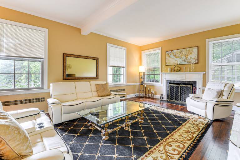 16 Mi to Baltimore: Spacious Home in Owings Mills! — photo 3