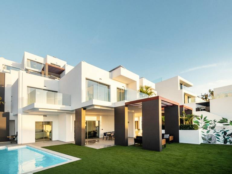 Fully equipped villa with yard, private pool & barbecue | Pet-friendly in Adeje