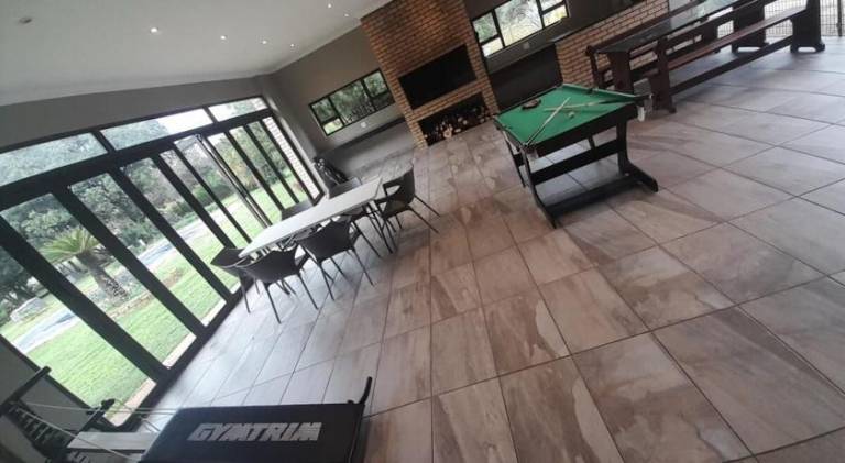 House with pool — photo 5