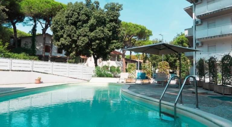 Serviced apartment with garden & pool in Ravenna