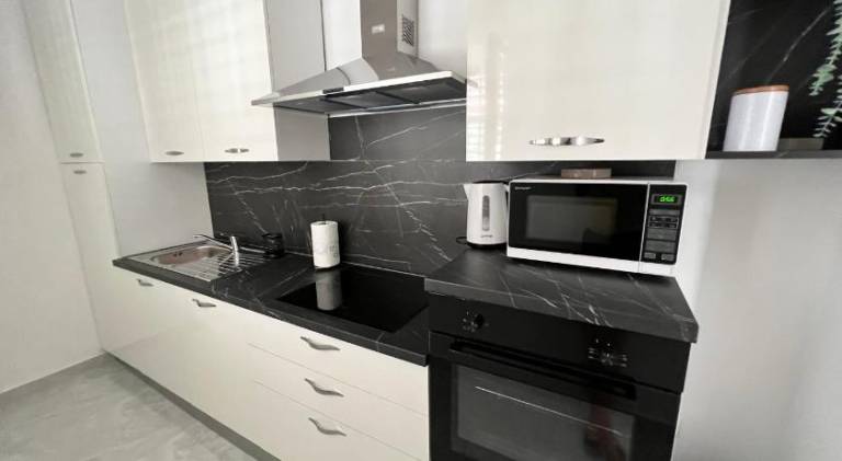 Rental apartment with barbecue, yard & terrace | Close to the beach | Suitable for remote work | Dogs allowed — photo 4