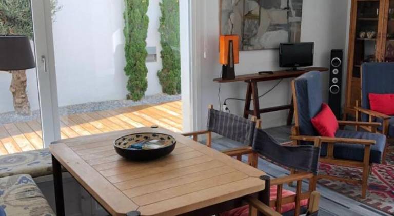 Vacation home with pool — photo 4