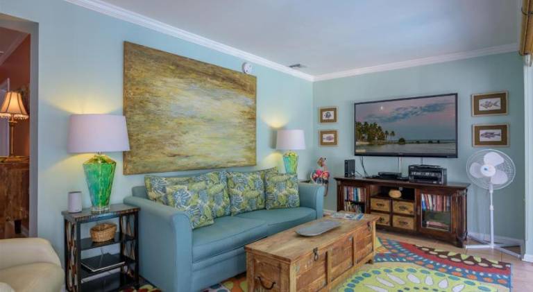 Vacation home with hot tub & pool | Next to Mallory Square | Pets are welcome — photo 2