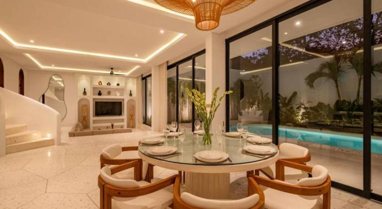 Villa with pool & hot tub — photo 4
