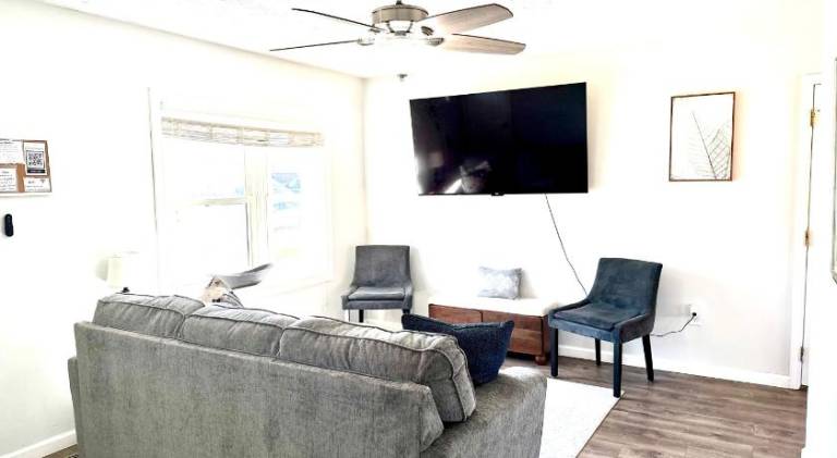 Private Ranch - Entire Home - 3 Bed Room - Hot Tub - King Bed - Fenced Yard - Pets & Kids Welcome - — photo 2