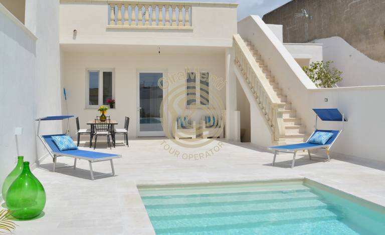 House with barbecue, yard & private pool | Pool view — photo 2