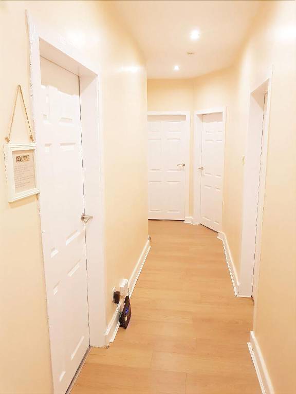 Warm Cosy Family Home with Free Parking — photo 3