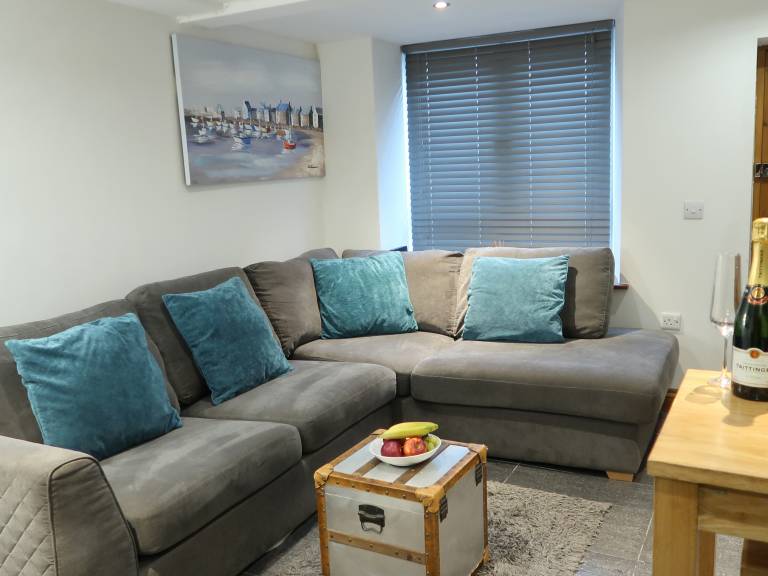 Family-friendly beautiful cottage | Beach view | Dogs allowed in Paignton