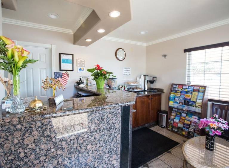 Beachwalker Inn & Suites — photo 5