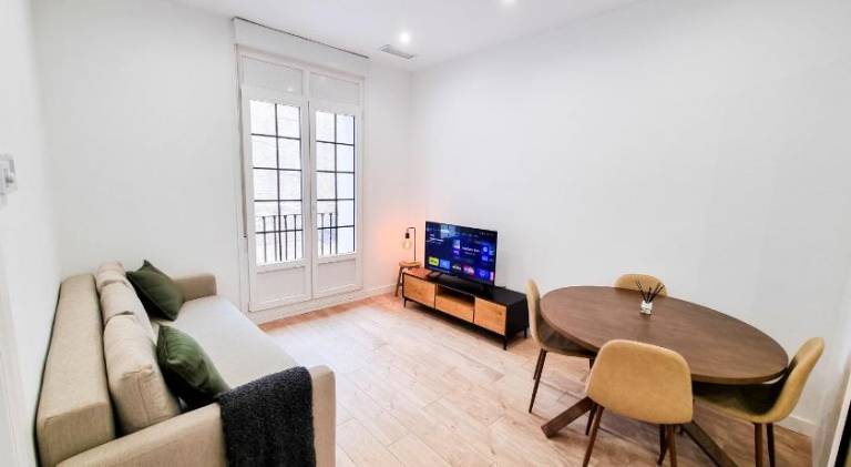 Apartment | Near Cathedral-Basilica of Our Lady of the Pillar | Pets allowed — photo 2