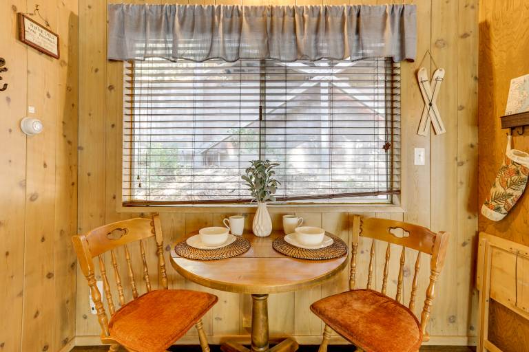 2 Mi to Lake Arrowhead: Pet-Friendly Cabin — photo 4