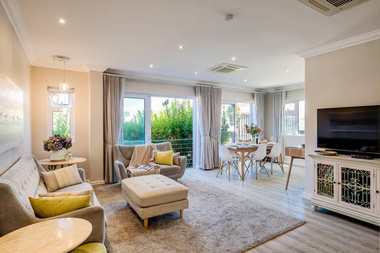 Stylish 2 Bedroom Apartment in Camps Bay ASilvertide