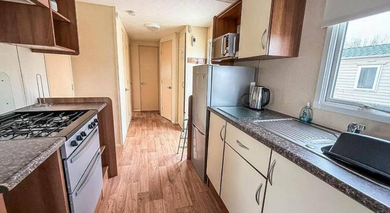 Dog Friendly Caravan With Decking At Manor Park In Hunstanton Ref 23063W — photo 5