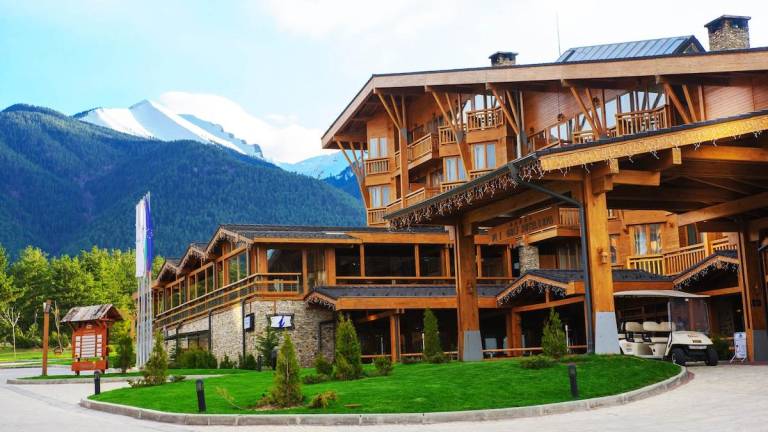 Pirin Golf & Spa Complex - Golf Ski Spa Resort in Razlog