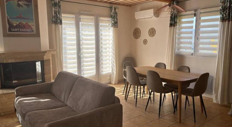 Villa with pool — photo 4