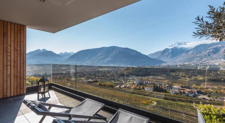 Serviced apartment with patio, sauna & pool | Perfect for remote work — photo 4