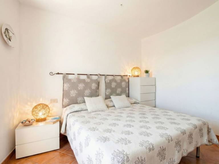 Apartment with garden, terrace & pool | Sea view — photo 4
