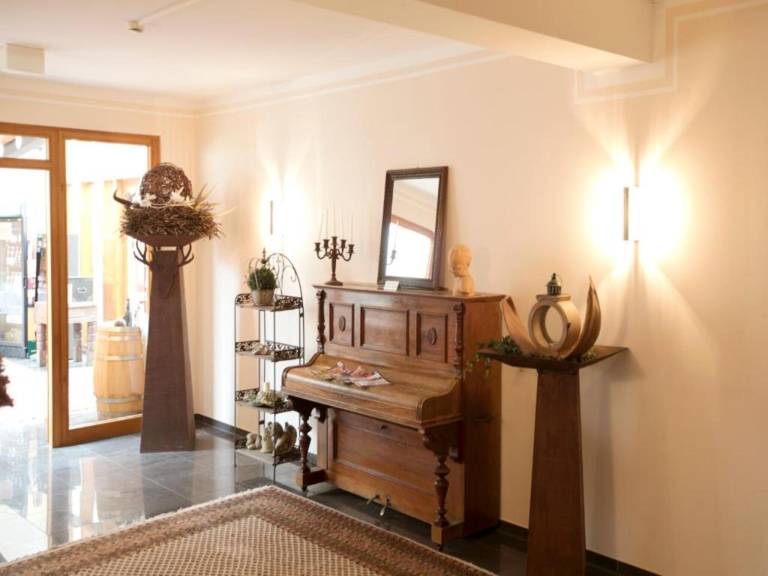 Neumaiers Hirsch Gasthof und Landhotel (Attenhofen) — photo 2