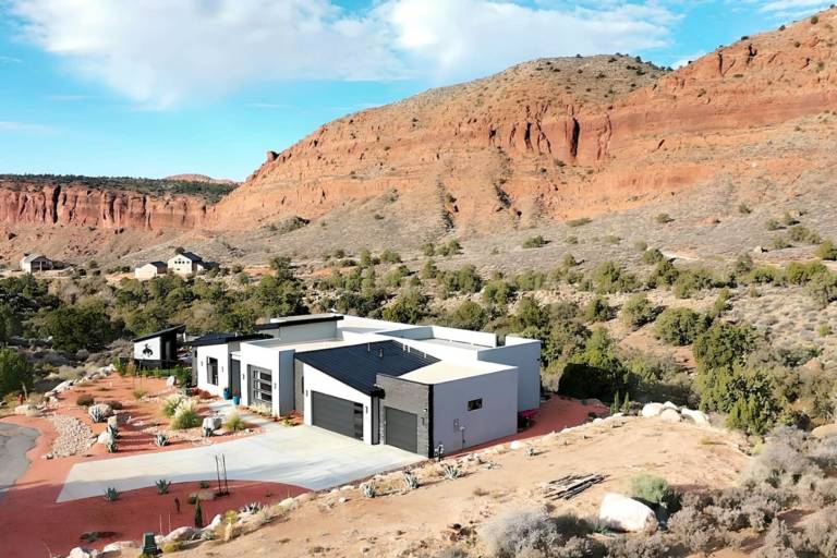 Vacation home with pool — photo 2
