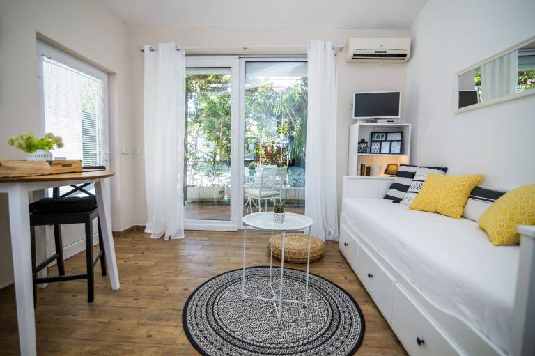 Holiday apartment with terrace | Garden view — photo 4