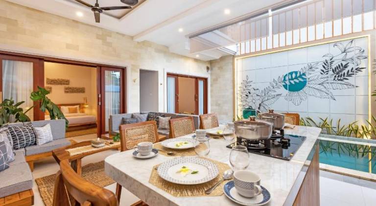 Villa with patio, grill & yard — photo 4