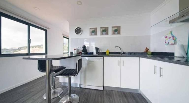 Fully equipped vacation home with garden | Close to the beach | Pets are welcome in Calheta