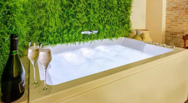 Rental apartment with jacuzzi — photo 3