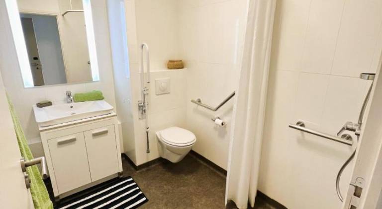 Apartment with yard — photo 4
